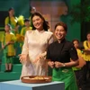 Hoa hậu tham gia quảng bá ẩm thực truyền thống Việt. (Ảnh: CTV/Vietnam+)