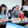 Bộ trưởng Bộ Nội vụ và Y tế Vương quốc Đan Mạch Sophie Løhde Jacobsen phát biểu tại buổi làm việc với Trường Đại học Y Dược Thái Bình. (Ảnh: Thu Hoài/TTXVN)