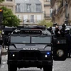 Cảnh sát Pháp đứng bảo vệ xung quanh tòa nhà lãnh sự của Iran tại Paris ngày 19/4/2024. (Ảnh: Reuters)