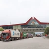 Phương tiện xuất nhập khẩu qua cửa khẩu quốc tế Hữu Nghị được sắp xếp đảm bảo lưu thông thuận lợi. (Ảnh: Quang Duy/TTXVN)