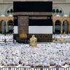 Các tín đồ Hồi giáo cầu nguyện tại Đền thờ lớn ở Thánh địa Mecca, Saudi Arabia, trong lễ hành hương Hajj ngày 4/6/2024. (Ảnh: AFP/TTXVN)