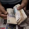 Đồng tiền mệnh giá 50 peso của Argentina. (Ảnh: AFP/TTXVN)