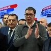 Tổng thống Serbia Aleksandar Vucic (giữa) phát biểu với báo giới tại trụ sở đảng Tiến bộ Serbia (SNS) ở Belgrade, ngày 17/12/2023. (Ảnh: AFP/TTXVN)