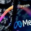 Biểu tượng công ty Meta và trang mở đầu của mạng xã hội Threads. (Ảnh: AFP/TTXVN)