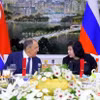 Ngoại trưởng Nga Sergei Lavrov (trái) và người đồng cấp Triều Tiên Choe Son Hui tại cuộc gặp ở Bình Nhưỡng ngày 18/10/2023. (Ảnh: Yonhap/TTXVN)