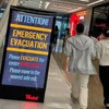 Thông báo yêu cầu mọi người nhanh chóng sơ tán khỏi trung tâm thương mại Westfield Bondi Junction. (Nguồn: The Nightly)