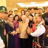 Tổng Bí thư Nguyễn Phú Trọng với đại biểu điển hình tiêu biểu toàn quốc. (Ảnh: Trí Dũng/TTXVN)