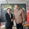 Tổng thống Venezuela Nicolás Maduro chào mừng Phó Thủ tướng Trần Lưu Quang tới thăm Venezuela. (Ảnh: VGP/ TTXVN phát)