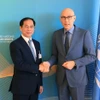 Bộ trưởng Ngoại giao Bùi Thanh Sơn và Cao ủy Nhân quyền của Liên hợp quốc Volker Turk. (Ảnh: Anh Hiển/TTXVN)