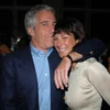 Jeffrey Epstein và Ghislaine Maxwell tại một sự kiện tại New York năm 2005. (Ảnh: Getty Images)