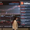 Biểu đồ giá đồng Bitcoin tại sàn giao dịch ở Seoul, Hàn Quốc, ngày 13/3/2024. (Ảnh: Yonhap/TTXVN)