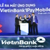 Các đại biểu thực hiện nghi thức ra mắt iPay 5.0. (Ảnh: Vietnam+)