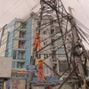 Tình trạng vi phạm hành lang an toàn lưới điện cao áp vẫn diễn ra phổ biến trên địa bàn Hà Nội (Ảnh: Đức Duy/Vietnam+)
