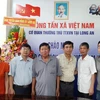 Các thế hệ phóng viên Cơ quan thường trú Thông tấn xã Việt Nam tại tỉnh Long An. (Ảnh: Đức Hạnh/TTXVN)