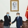 Phó Thủ tướng Lê Minh Khái tiếp Bộ trưởng Bộ Dầu mỏ Kuwait Mohammad Abdullateef M A Alfares. (Ảnh: TTXVN phát)