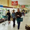 Người dân mua sắm tại một siêu thị ở Tokyo, Nhật Bản. (Nguồn: AFP/TTXVN)