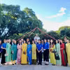 Cán bộ, đảng viên đang sinh hoạt tại các chi bộ thuộc Đại sứ quán và các cơ quan đại diện của Việt Nam ở Cuba tưởng niệm Chủ tịch Hồ Chí Minh tại công viên mang tên Người ở thủ đô La Habana, Cuba. (Ảnh: Mai Phương/TTXVN)