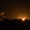 Khói bốc lên sau cuộc không kích của Israel xuống thành phố Rafah, Dải Gaza ngày 12/2/2024. (Ảnh: AFP/TTXVN)
