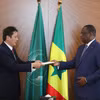 Đại sứ Đặc mệnh toàn quyền Việt Nam tại Senegal Nguyễn Thành Vinh trình Thư Ủy nhiệm của Tổng Bí thư, Chủ tịch nước Nguyễn Phú Trọng lên Tổng thống nước Cộng hòa Senegal Macky Sall. (Ảnh: Tấn Đạt/TTXVN)