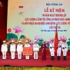 Quyền Chủ tịch nước Võ Thị Ánh Xuân trao Danh hiệu Anh hùng lực lượng vũ trang nhân dân tặng lực lượng Cảnh vệ Công an nhân dân. (Ảnh: Phạm Kiên/TTXVN)
