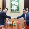 Thủ tướng Phạm Minh Chính gặp Tổng thống Hàn Quốc Yoon Suk Yeol. (Ảnh: Dương Giang/TTXVN)
