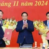 Thủ tướng Phạm Minh Chính trao Quyết định của Chủ tịch nước bổ nhiệm ông Nguyễn Văn Thắng giữ chức Bộ trưởng Bộ Tài chính và ông Trần Hồng Minh giữ chức Bộ trưởng Bộ Giao thông Vận tải. (Ảnh: Dương Giang/TTXVN)