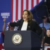 Phó Tổng thống Mỹ Kamala Harris phát biểu tại chiến dịch vận động tranh cử ở Charlotte, Bắc Carolina. (Ảnh: Kyodo/TTXVN)