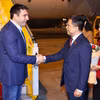 Ông Phạm Phú Bình, Ủy viên Thường trực Ủy ban Đối ngoại của Quốc hội đón Chủ tịch Quốc hội Armenia Alen Simonyan tại Sân bay quốc tế Nội Bài. (Ảnh: Minh Đức/TTXVN)