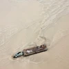 Xà lan chở nước bị mắc cạn trên bãi cát ở sông Solimoes. (Nguồn: Reuters)