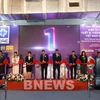 Các đại biểu cắt băng khai mạc triển lãm. (Ảnh: BNEWS)