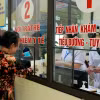Người dân huyện Văn Chấn (Yên Bái) đăng ký khám, chữa bệnh bằng thẻ bảo hiểm y tế tại Trung tâm Y tế huyện. (Ảnh: Việt Dũng/TTXVN)