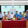 Đại diện các đơn vị tại Lễ ký kết phối hợp tuyên truyền vận động hiến mô, tạng. (Ảnh: PV/Vietnam+)
