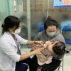 Tiêm vaccine phòng bệnh sởi cho trẻ em. (Ảnh: Đinh Hằng/TTXVN)