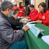Người dân tại huyện Kim Sơn đăng ký hiến giác mạc. (Ảnh: T.G/Vietnam+)