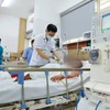 Một bệnh nhân bị ngộ độc điều trị tại Trung tâm chống độc (Bệnh viện Bạch Mai). (Ảnh: Minh Quyết/TTXVN)