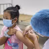 Tiêm chủng vaccine cho trẻ. (Ảnh: Tuấn Đức/TTXVN)