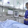Chăm sóc, điều trị cho bệnh nhân tại Bệnh viện Bạch Mai. (Ảnh: Minh Quyết/TTXVN)