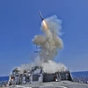 Tên lửa hành trình Tomahawk được phóng từ tàu khu trục USS Barry của Mỹ trên Địa Trung Hải. (Ảnh: AFP/TTXVN)