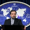 Ông Abbas Araghchi phát biểu họp báo tại Tehran (Iran). (Ảnh: Getty Images/TTXVN)