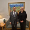 Đại sứ Phạm Hùng Tâm và Phó Chủ tịch Hạ viện Australia Sharon Claydon. (Ảnh: TTXVN phát)