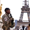 Binh sỹ Pháp tuần tra tại Thủ đô Paris, ngày 25/3/2024. (Ảnh: THX/TTXVN)