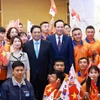 Thủ tướng Phạm Minh Chính với người lao động Việt Nam đang làm việc tại Hàn Quốc. (Ảnh: Dương Giang/TTXVN)