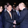 Bí thư Trung ương Đảng, Trưởng ban Đối ngoại Trung ương Lê Hoài Trung tiễn Tổng thống Liên bang Nga Vladimir Putin tại sân bay quốc tế Nội Bài (Hà Nội). (Ảnh: TTXVN)