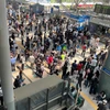 Hành khách tại nhà ga ở Seoul (Hàn Quốc). (Ảnh: Yonhap/TTXVN)