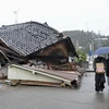 Một ngôi nhà đổ sập sau động đất tại tỉnh Ishikawa, Nhật Bản, ngày 3/1/2024. (Ảnh: Kyodo/TTXVN)