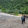 Các phương tiện mắc kẹt trên đường cao tốc sau trận lở đất tại huyện Chitwan (Nepal), ngày 12/7/2024. (Ảnh: THX/TTXVN)
