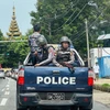 Cảnh sát tuần tra trên đường phố tại Yangon, Myanmar, ngày 19/7/2023. (Ảnh: AFP/TTXVN)