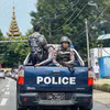 Cảnh sát tuần tra trên đường phố tại Yangon, Myanmar, ngày 19/7/2023. (Ảnh: AFP/TTXVN)