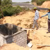 Một bể lắng mới được xây dựng để xử lý nước thải của trang trại nuôi lợn ở phía thượng nguồn khe Rào Trường. (Ảnh: Nguyên Lý/TTXVN)