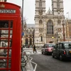 Ôtô trên đường phố London, gần Tu viện Westminster (Anh). (Nguồn: Getty Images/CNN)